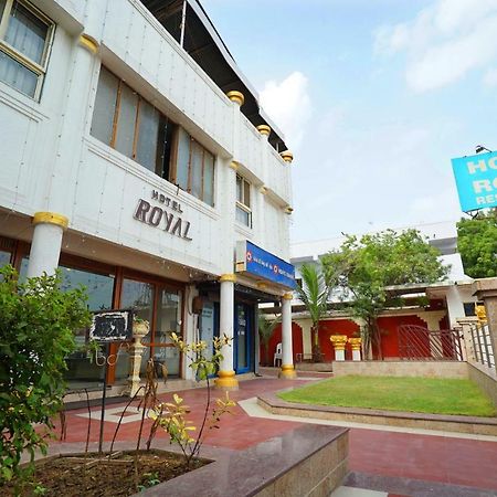Hotel Royal Ahmedabad Exteriör bild