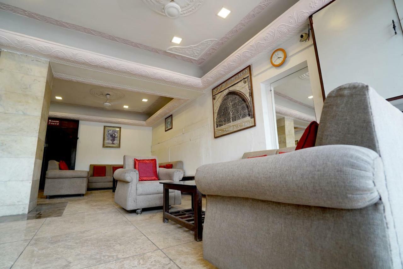 Hotel Royal Ahmedabad Exteriör bild
