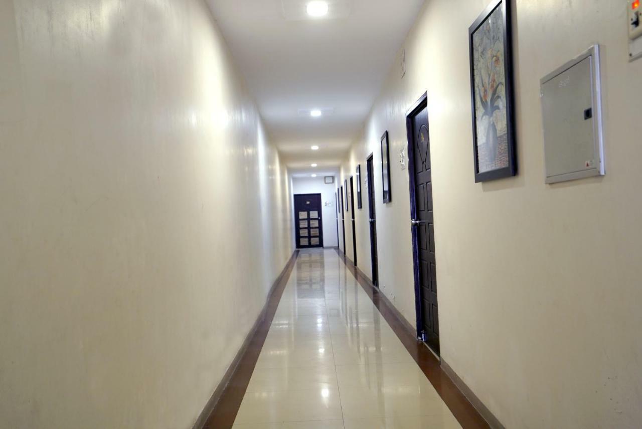 Hotel Royal Ahmedabad Exteriör bild