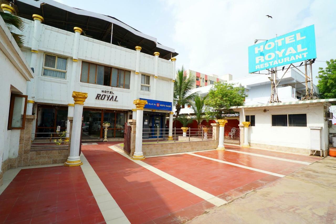 Hotel Royal Ahmedabad Exteriör bild