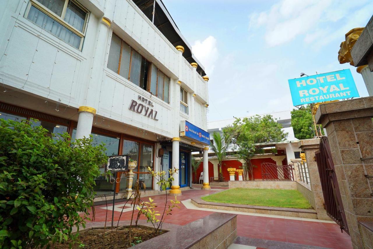 Hotel Royal Ahmedabad Exteriör bild