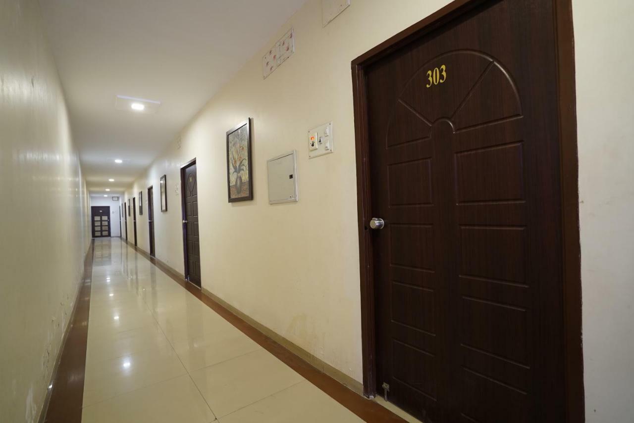 Hotel Royal Ahmedabad Exteriör bild