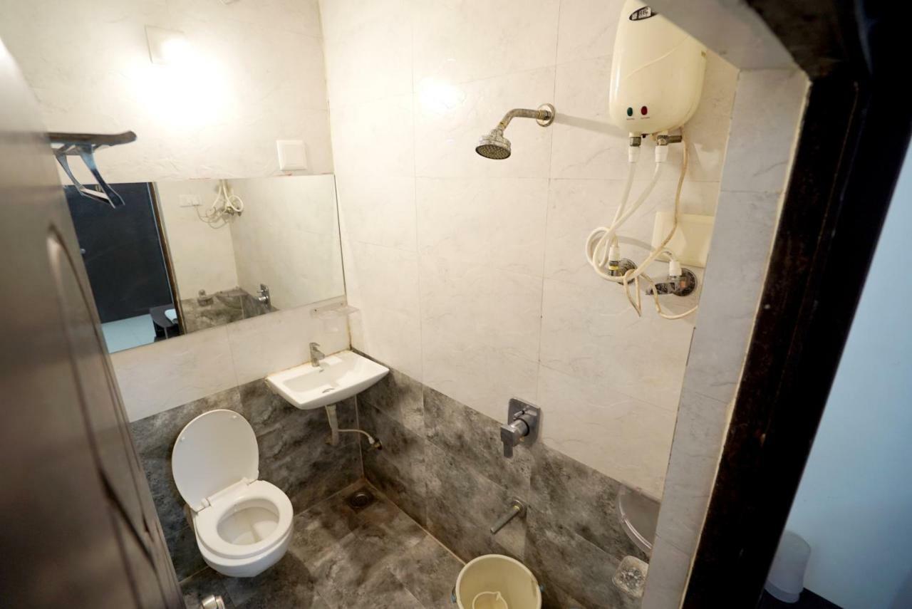 Hotel Royal Ahmedabad Exteriör bild